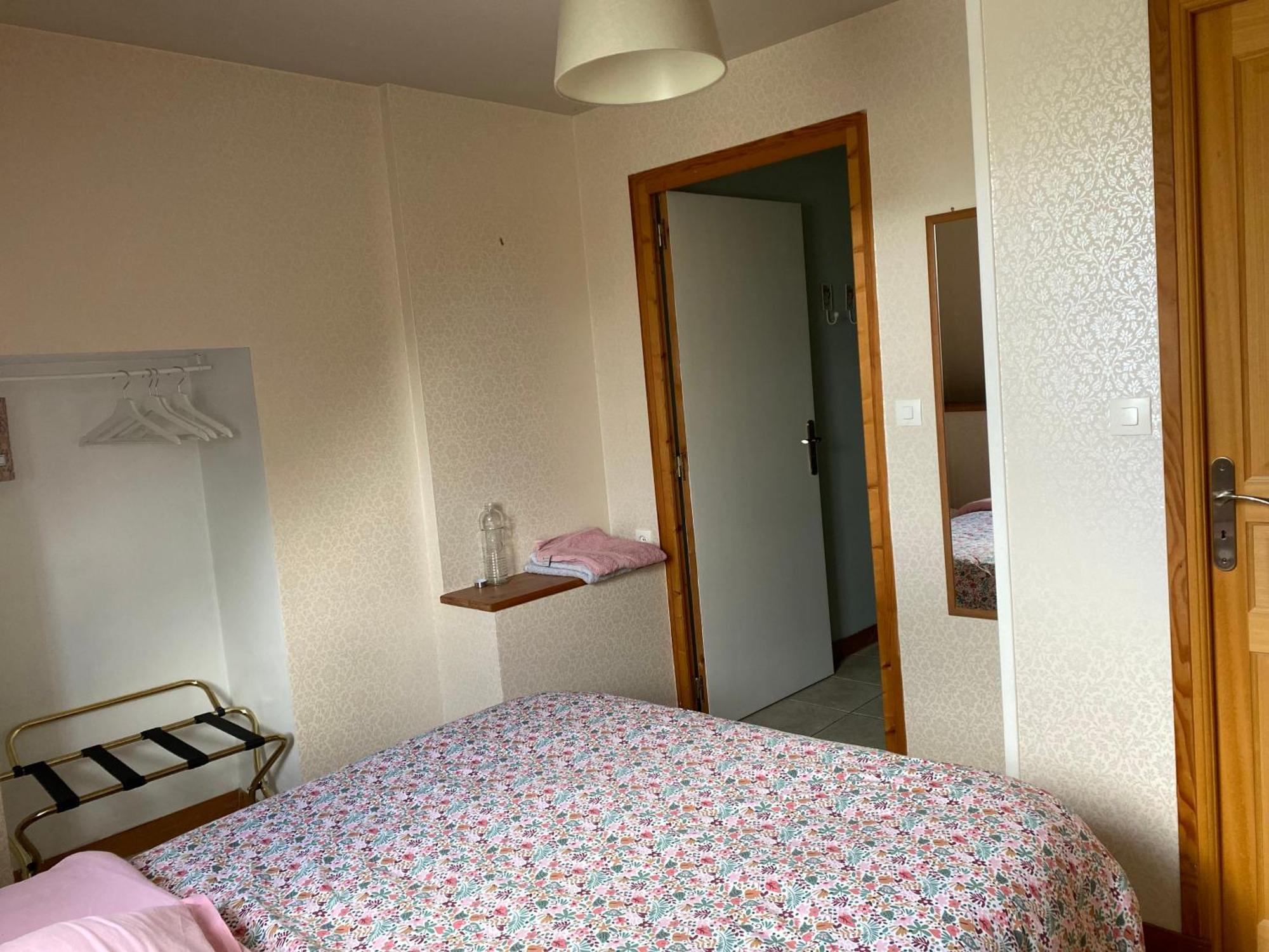Chambre De Rose - Le Refuge Des Parachutistes - En Bordure Du Marais Neuville-au-Plain Экстерьер фото